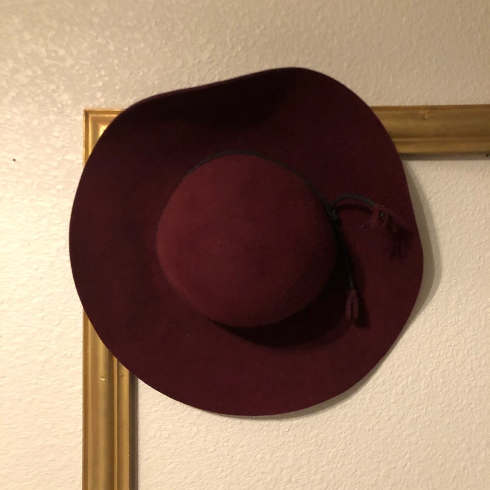WIDE BRIM FELT HAT